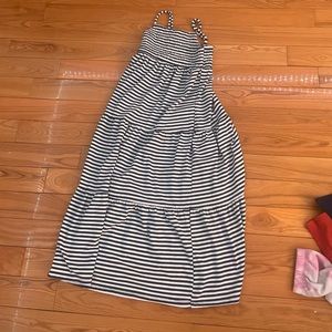 I am selling this beautiful black and white dress